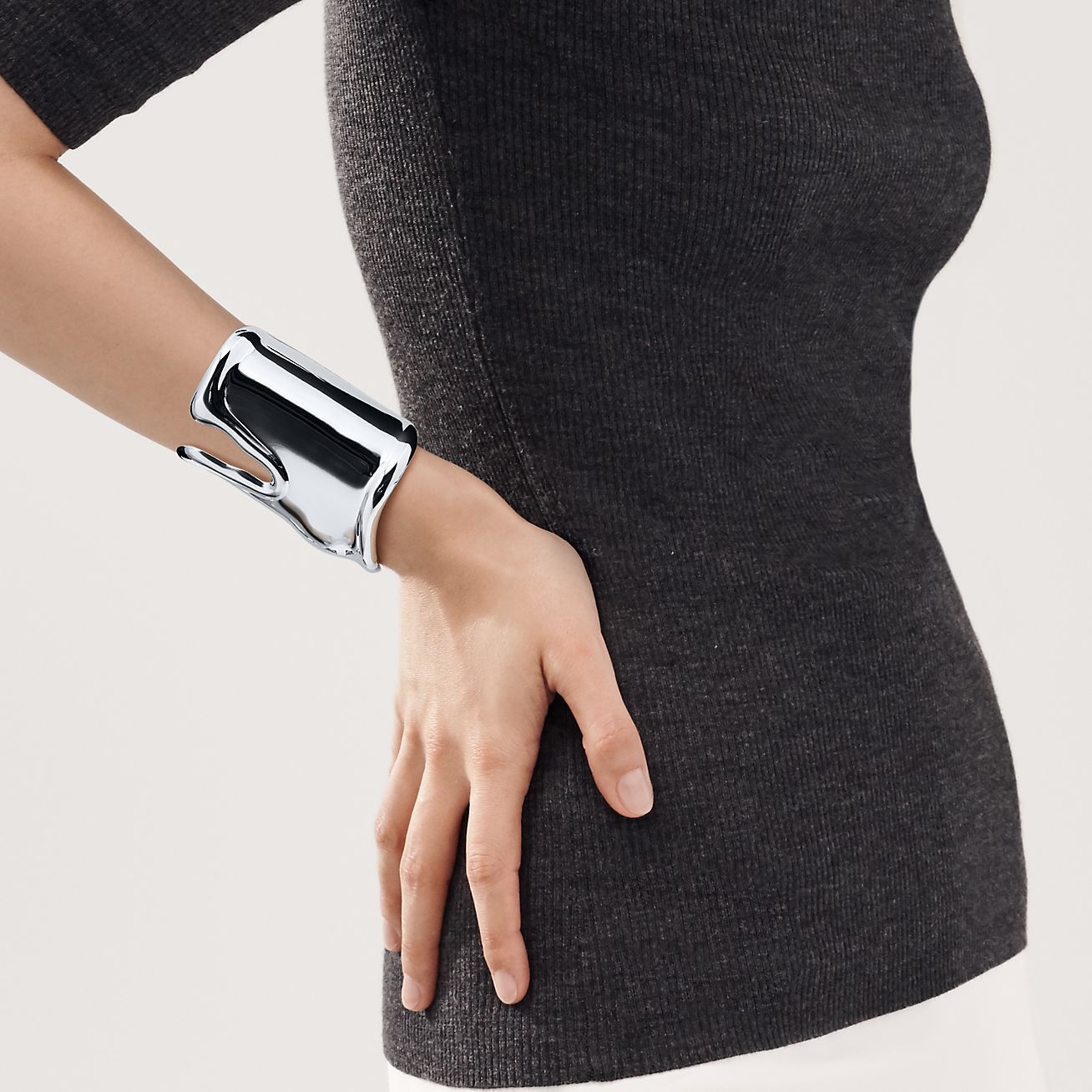 エルサ・ペレッティ™ ラージ ボーン カフ スターリングシルバー、幅