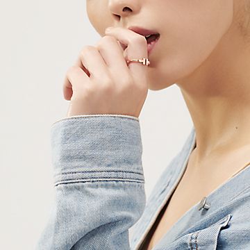 ティファニー T ワイヤー リング ローズゴールド | Tiffany & Co.