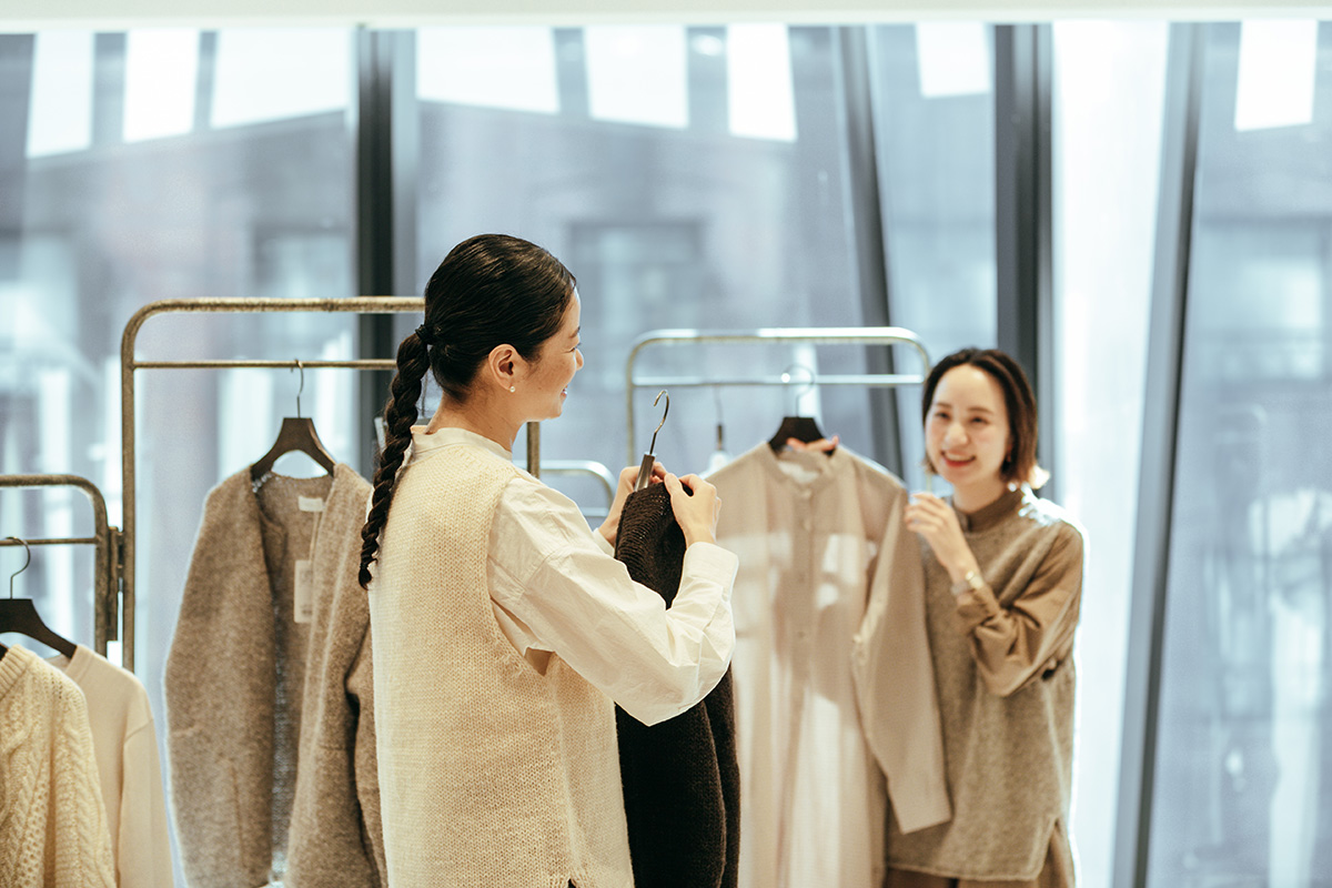 ニットベストはどう着こなすのが正解？ かぐれスタッフがおしゃれに