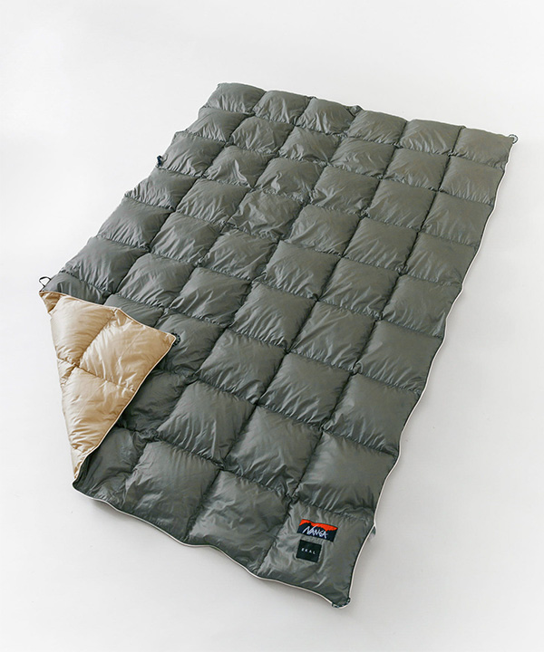 NANGA × EKALの別注ダウンブランケットに新たな新色「KHAKI」が登場