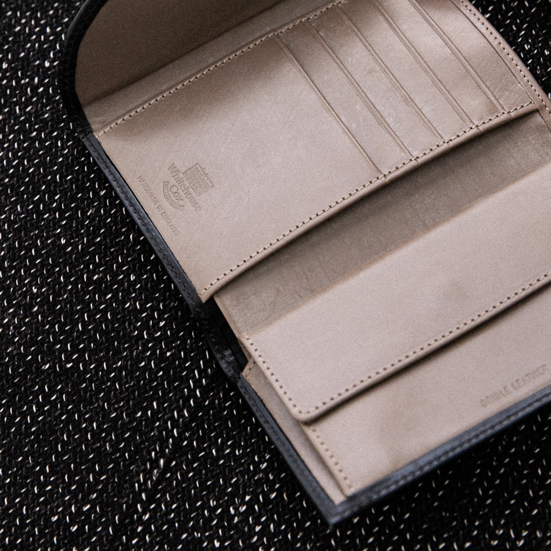 Whitehouse Cox 定番モデルのURBAN RESEARCH 別注カラーが発売