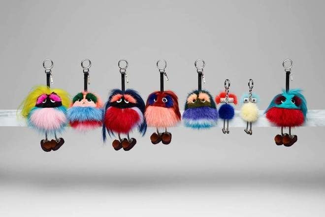 フェンディの人気ファーチャームに、新作「フェンディワンダーズ」が