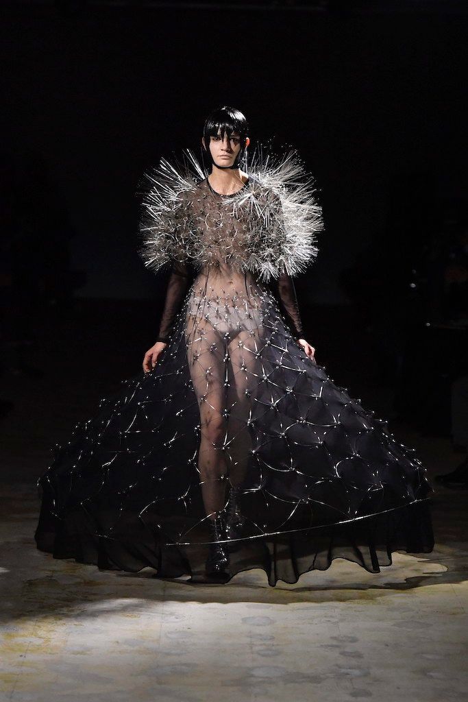 NOIR KEI NINOMIYAが鋭利なステンレス素材で挑む、ダークな世界