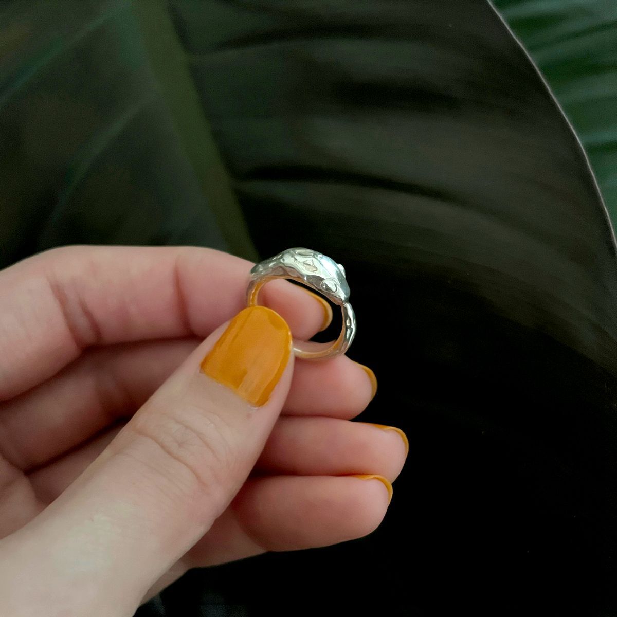 職人技が光る、ウロボロスのエネルギーを宿した指輪。【手のひらの宝物