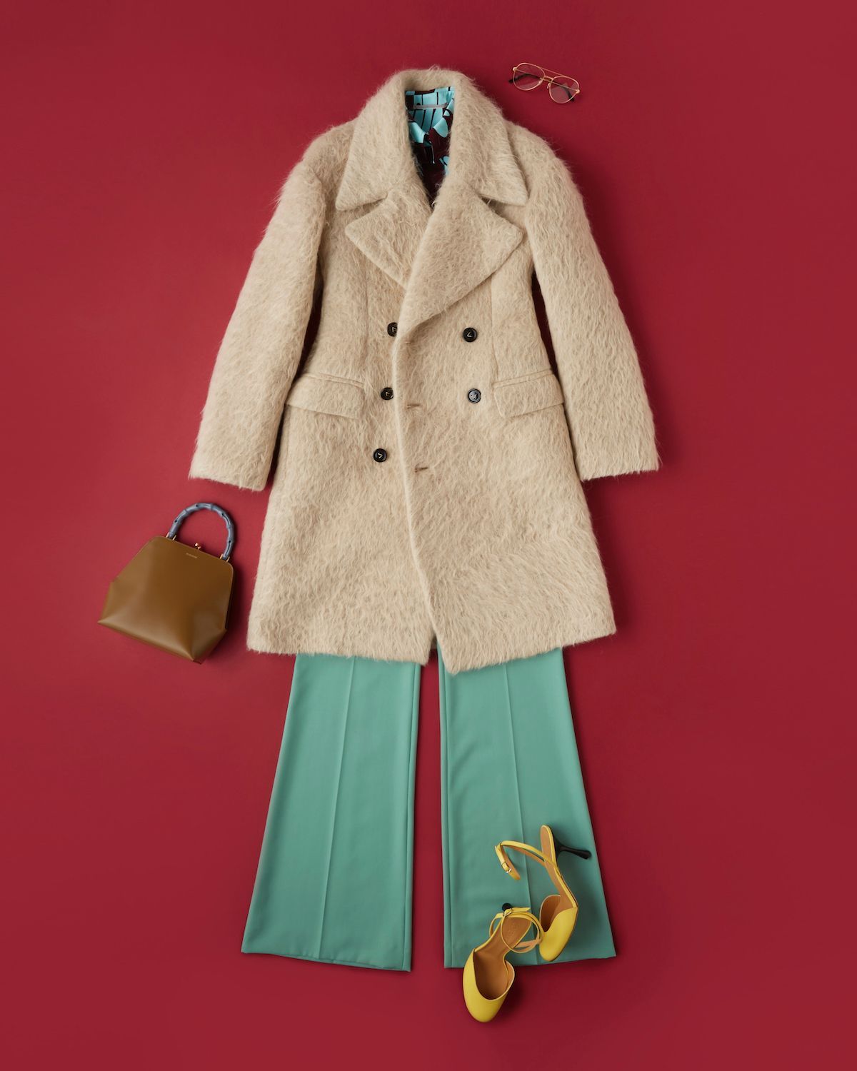 ボッテガ・ヴェネタのコートで完成する、洗練のオフィススタイル