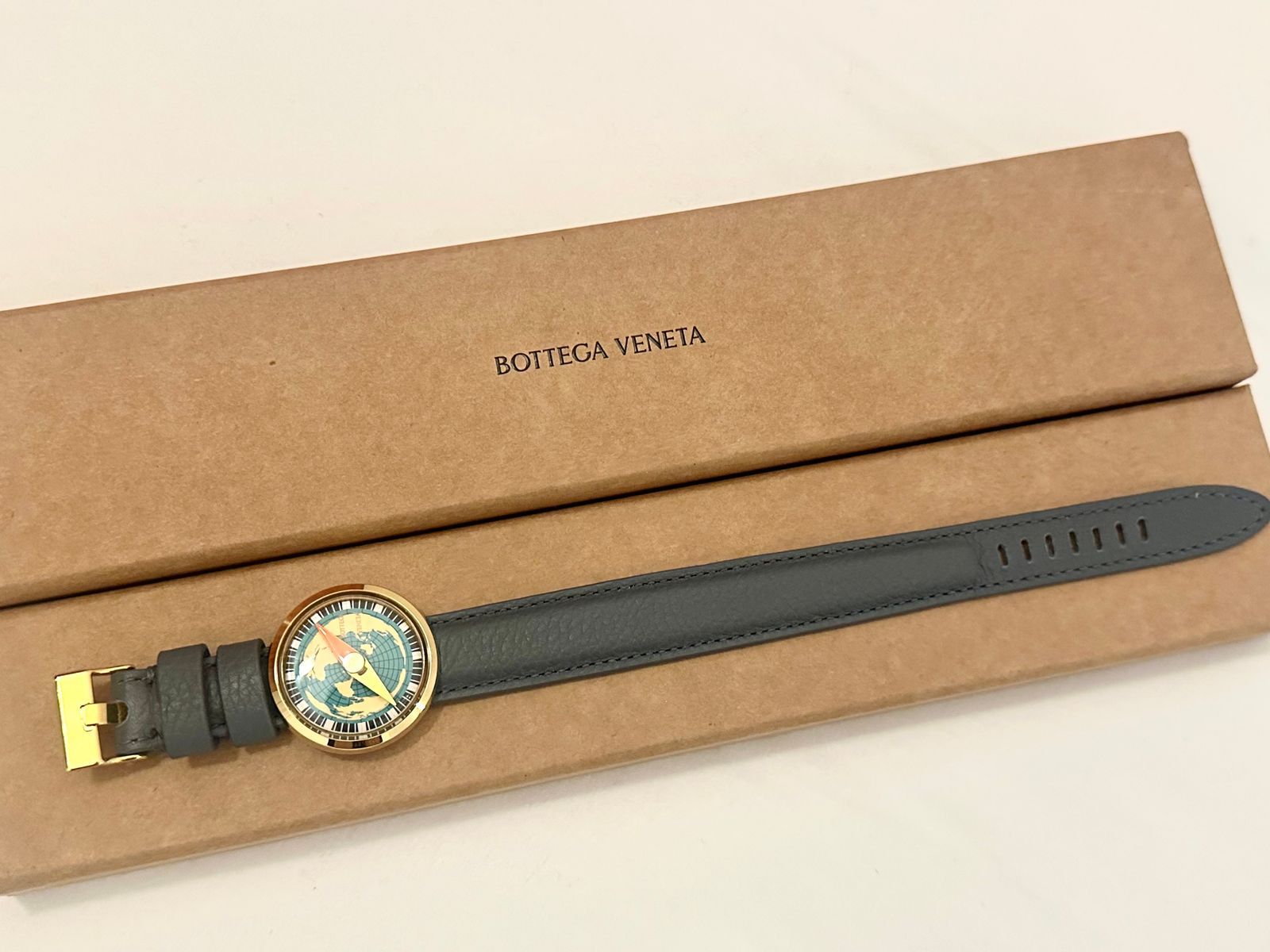 ボッテガ・ヴェネタは希望に満ち溢れた世界を巡る旅へ。原始的な