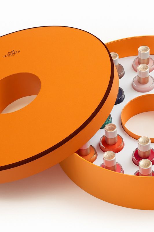 エルメスからネイル24色セットと香水のラグジュアリーなホリデー限定