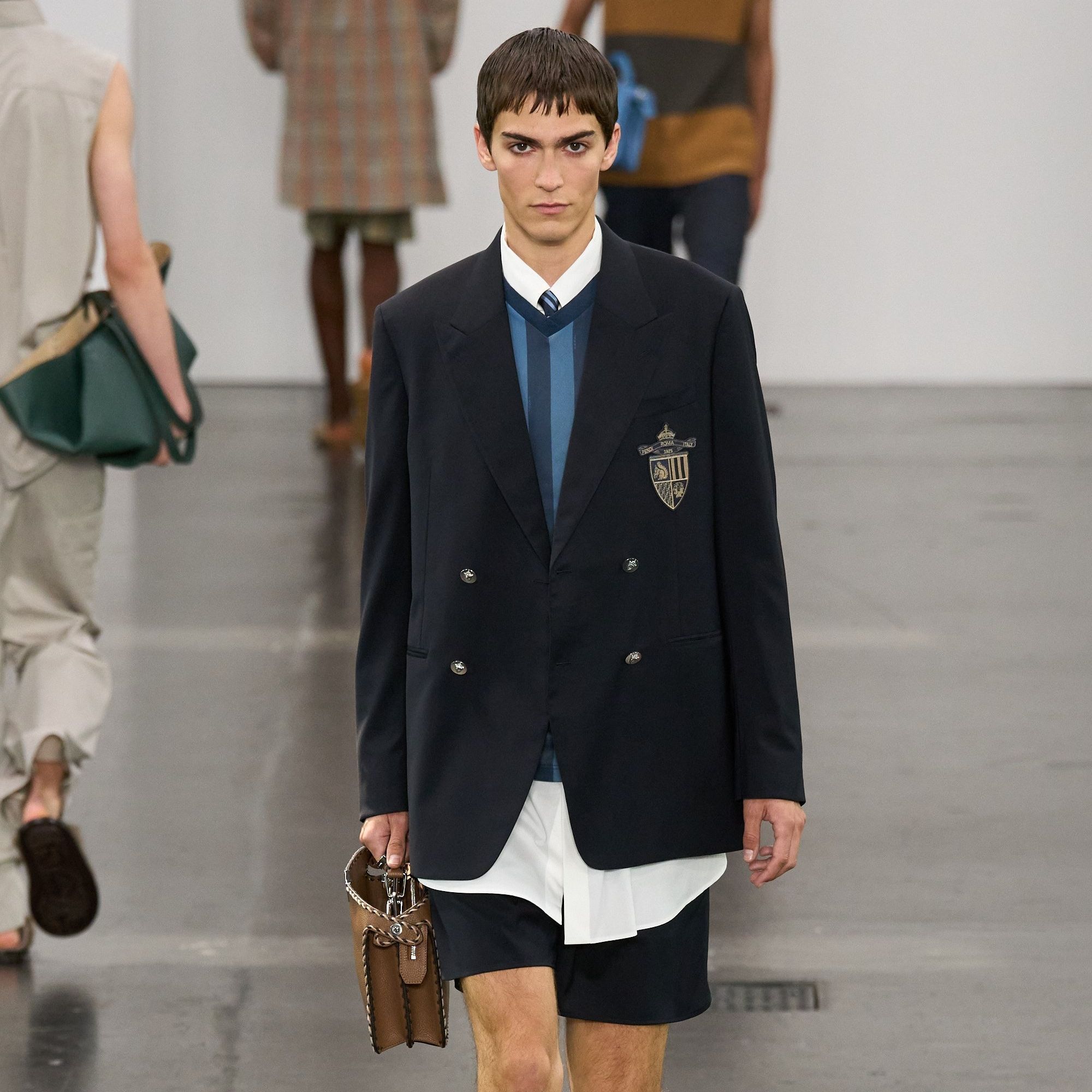 フェンディ、ブランドの歴史を表現した“紋章”に想いを込めて【2025年