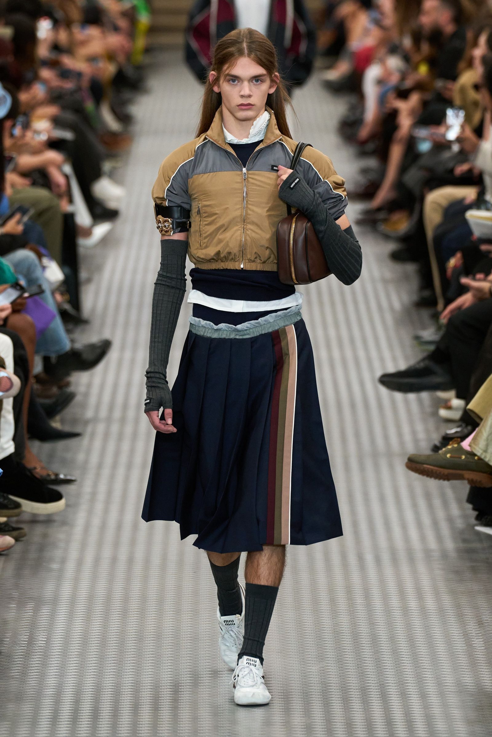 ミュウミュウが告げる「終わりの始まり」。不安な時代にこそ謳歌する