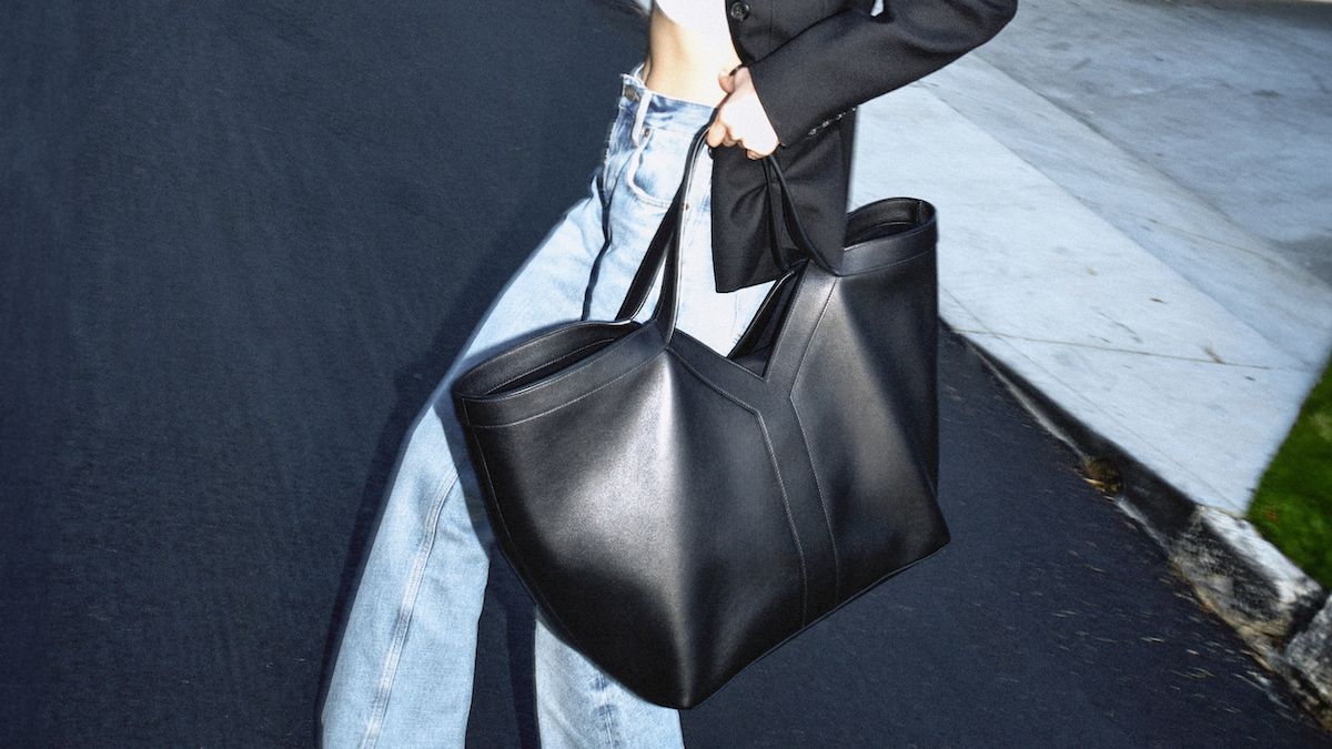 BLACKPINKのロゼやベラ・ハディッドが愛用！ サンローランの新作バッグ