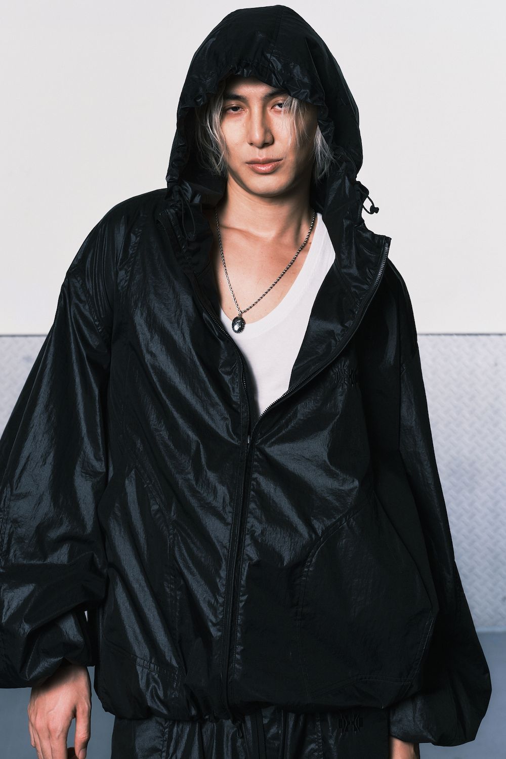 藤井 ⾵がツアーで着用！ユリウスとのコラボセットアップが発売