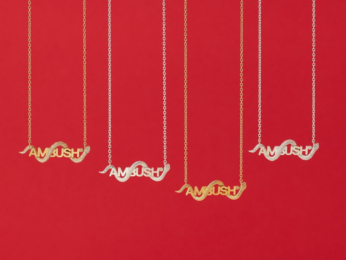 アンブッシュ®、干支「巳」をモチーフにしたネックレスを1月2日に発売