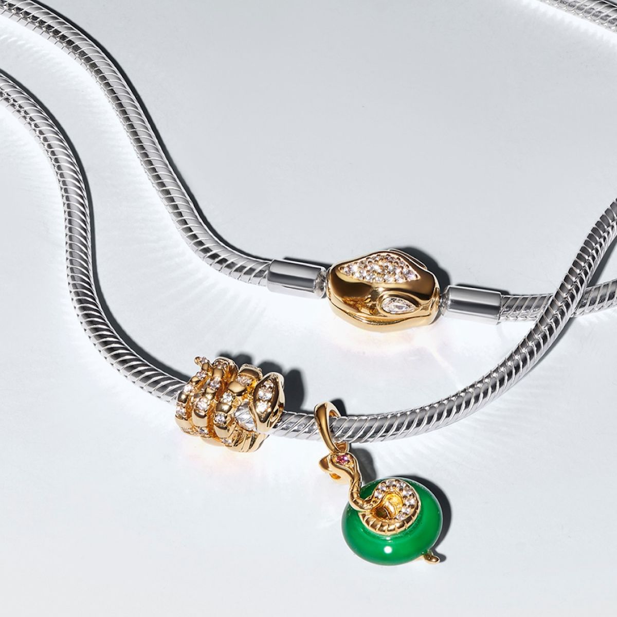 未来の幸せを祝福するお守りに。パンドラ、巳年を記念したジュエリーを