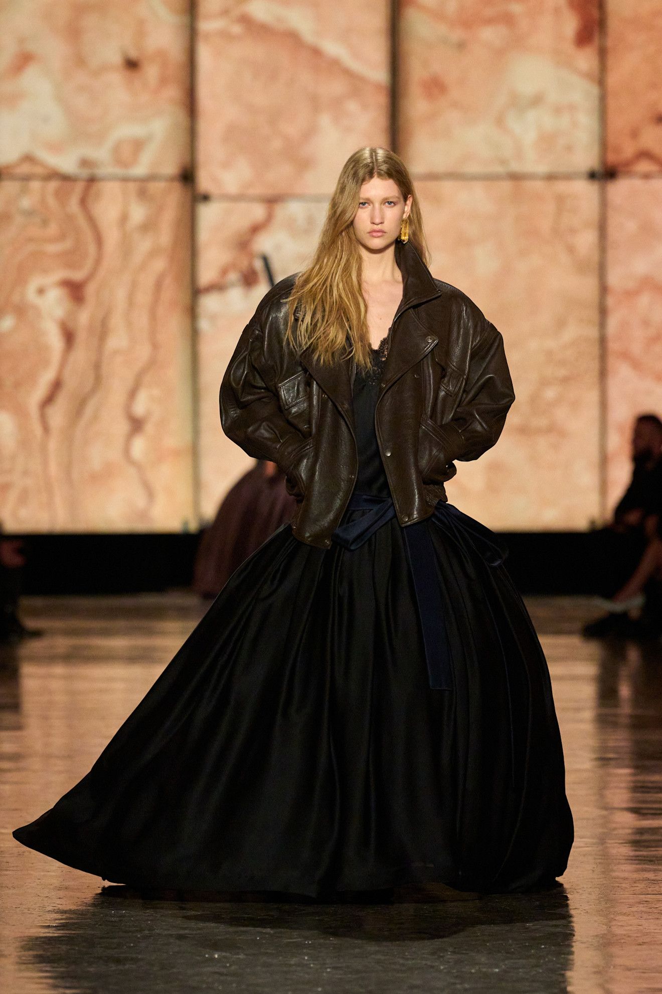 サンローランは愛の色彩を表現。商業性にとらわれない、真のクリエイ