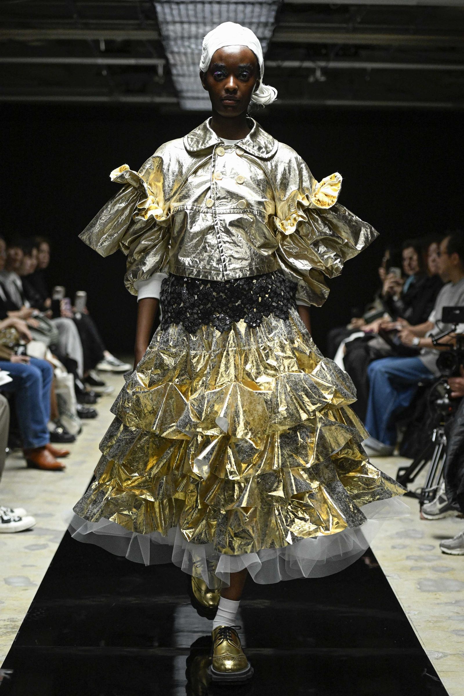 タオ、コム デ ギャルソンの本社が入るビルで2025-26年秋冬ショーを