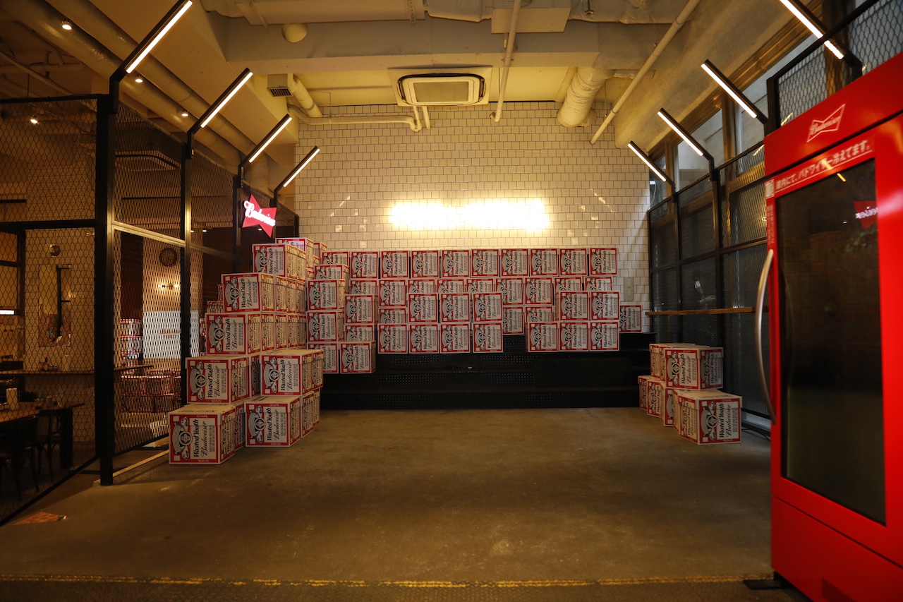 VERDYの「ウェイステッド ユース」×「バドワイザー」のコラボ記念