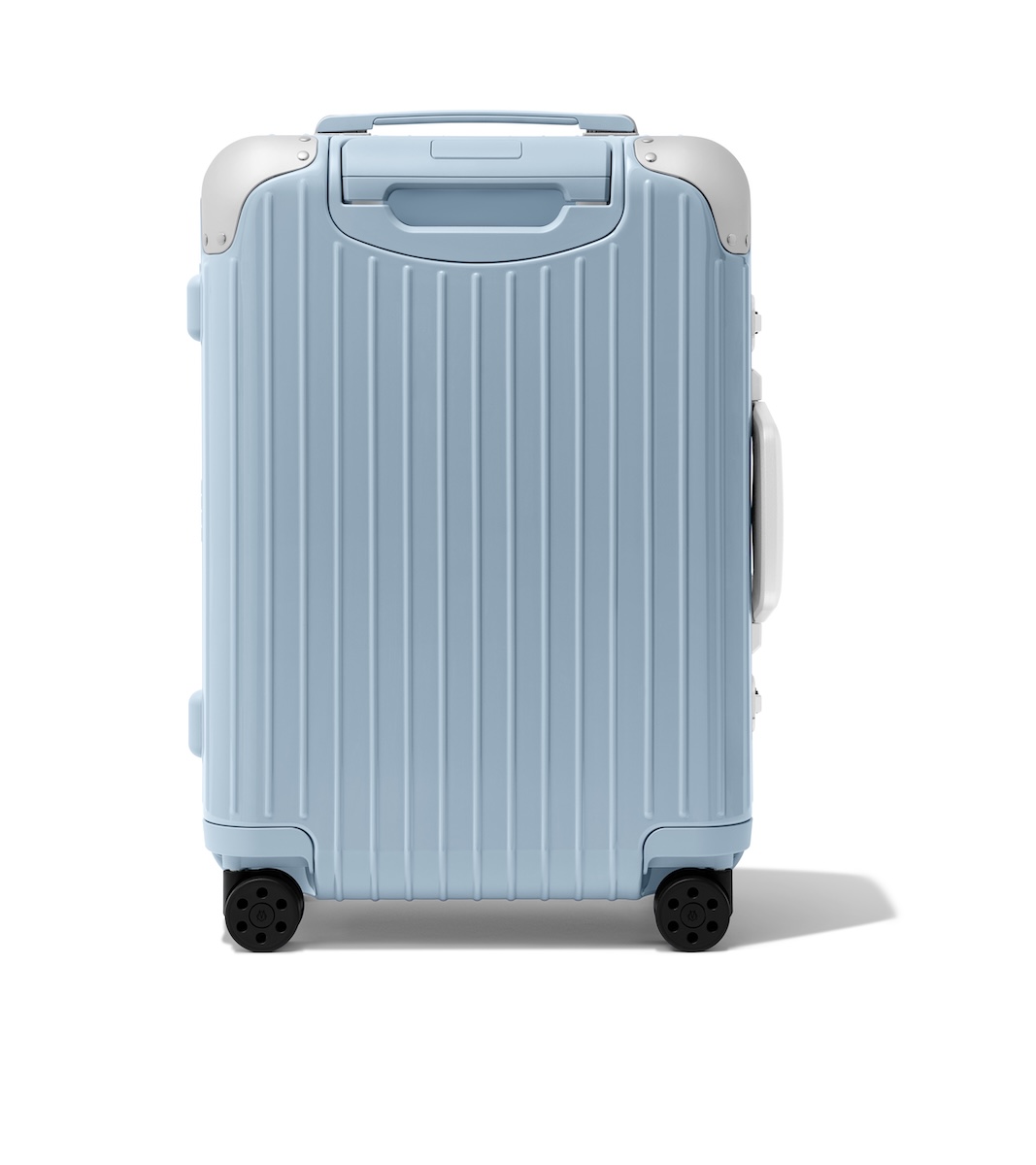 リモワ」がスーツケース“ハイブリッド”からシーズン限定カラーのスカイ