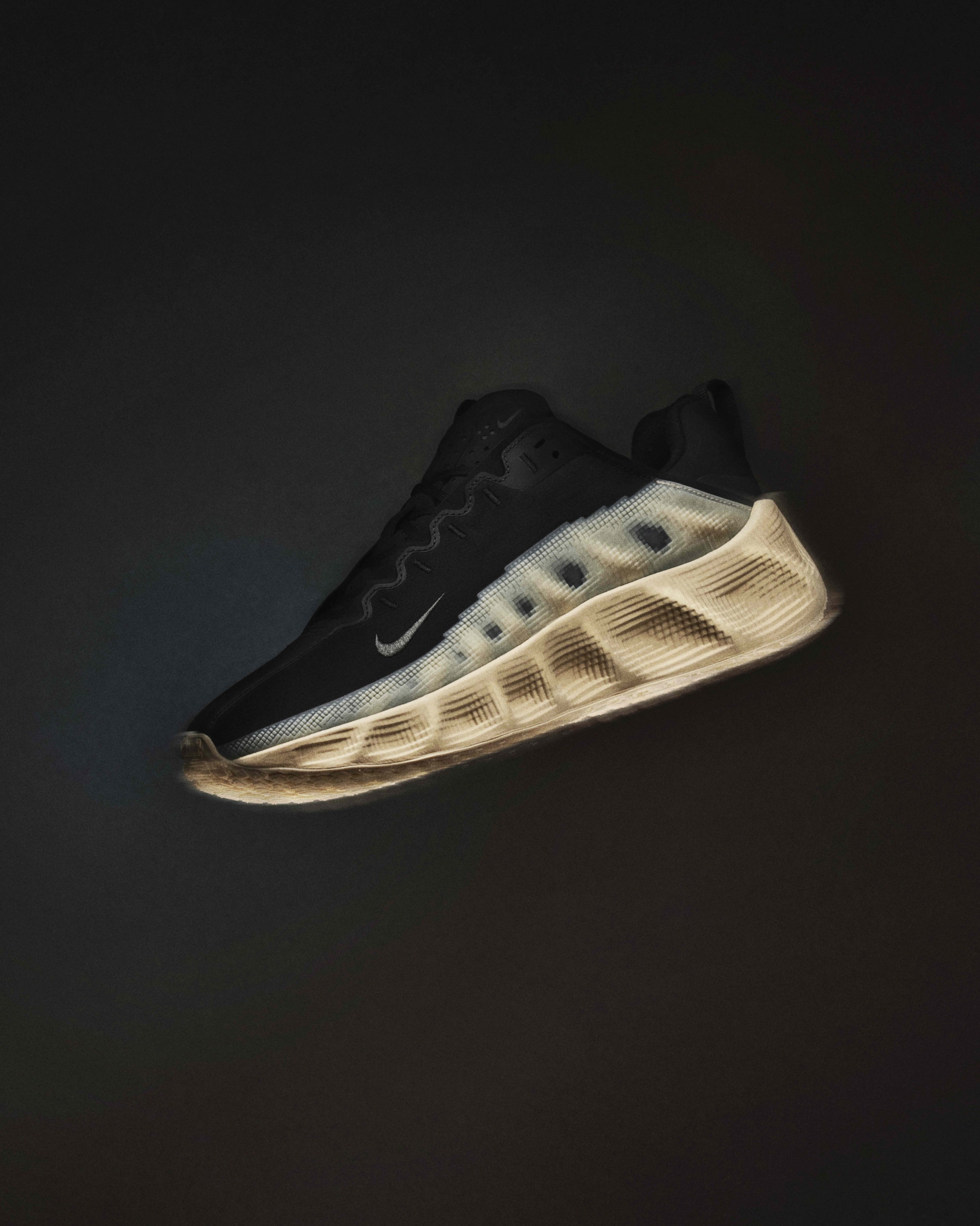 ナイキ エイバ ローバーの革新的な性能がストリートで活躍する — NIKE