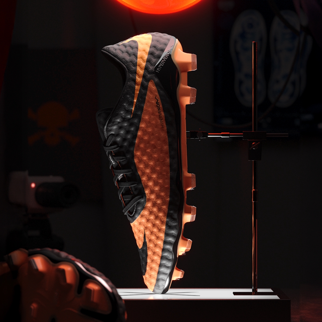 Nike、アイコニックなハイパーヴェノム RGNサッカースパイクを復刻