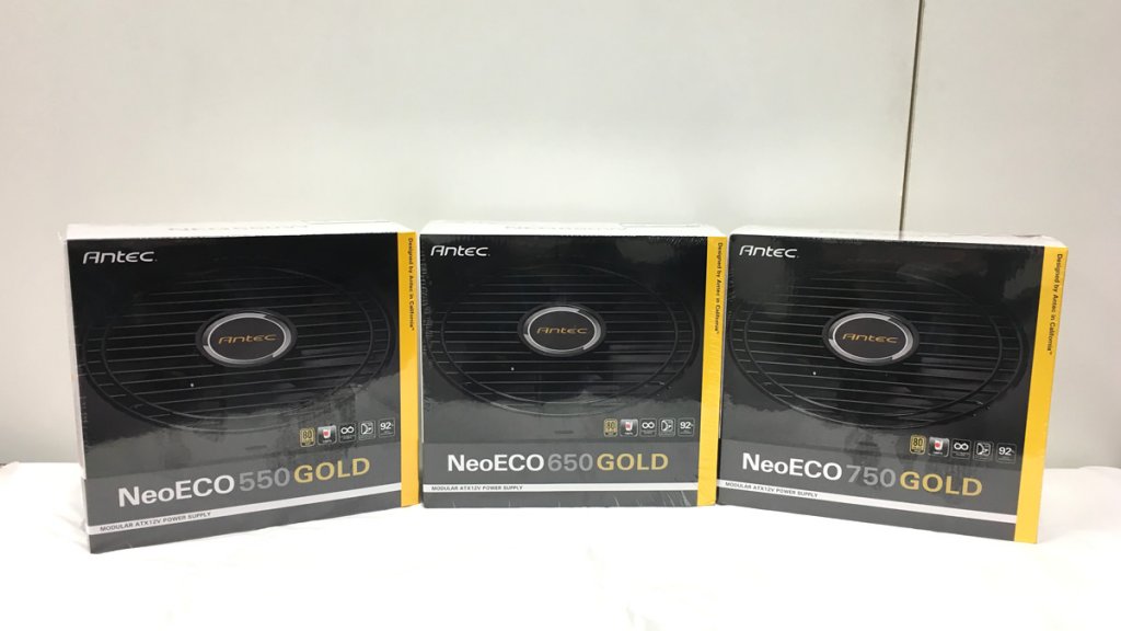 コンパクトでセミモジュラー方式採用、80PLUS GOLD認証のATX電源