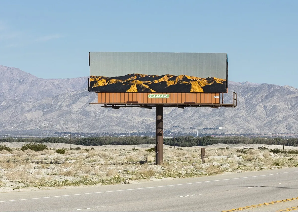 アスファルト・アヴァンギャルド」――砂漠のハイウェイと現代アート