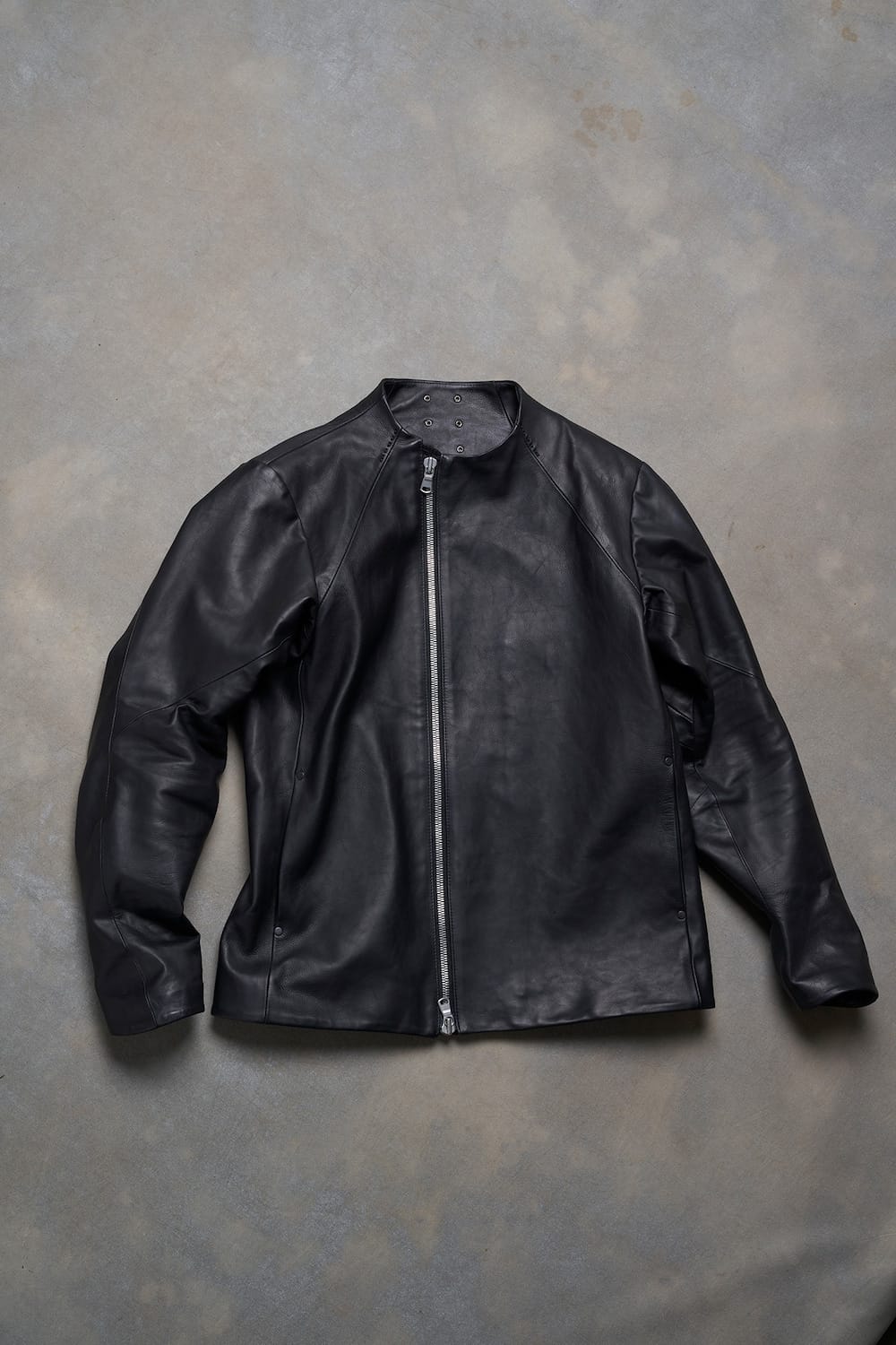 アイテム紹介] DEVOA(デヴォア) カーフレザージャケットのご紹介