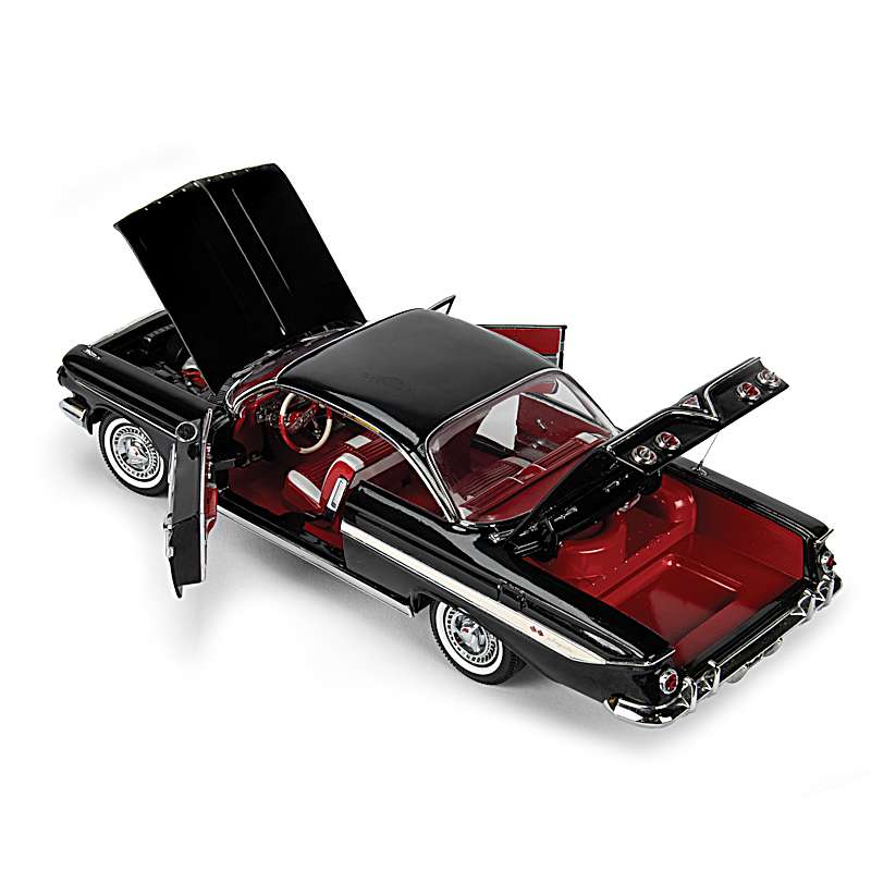1961 Impala SS 409 Bubble Top Coupe 1:18-Scale Diecast Car