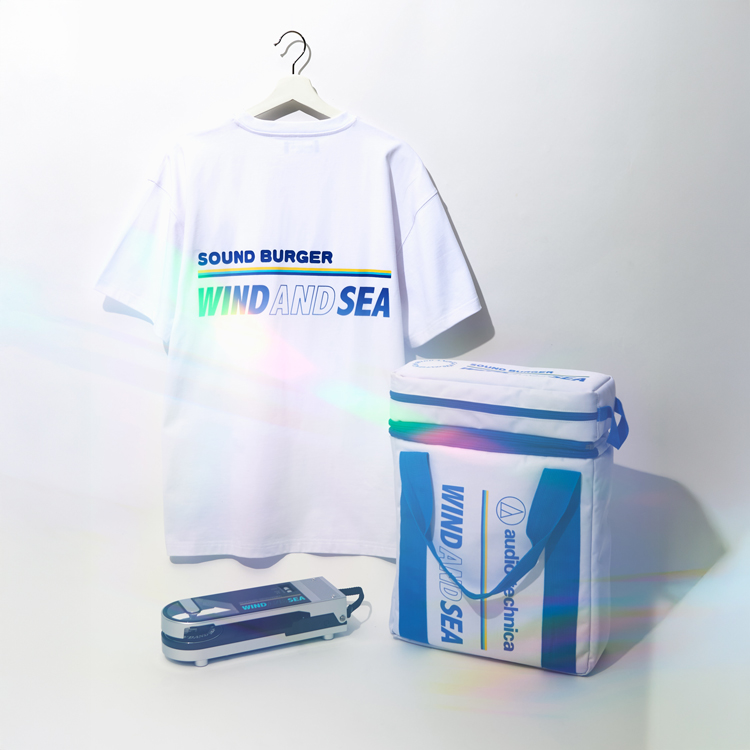 真夜中の黒から真夏の白へ。《サウンドバーガー》が新作のアパレル