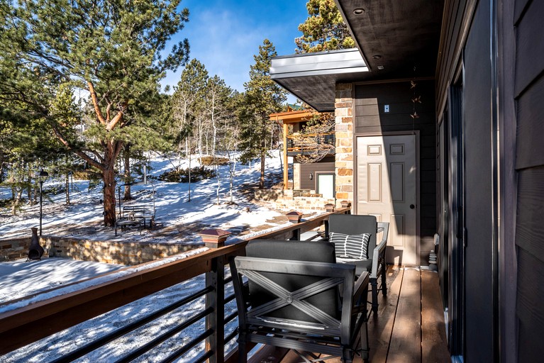 Treehouse 1 BR with Hot Tub | Black Hawk, Colorado | Glamping Hub