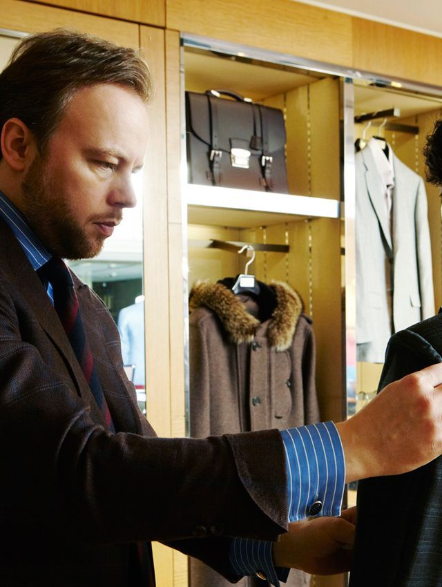 布袋寅泰、英国スーツをビスポークする | GQ JAPAN