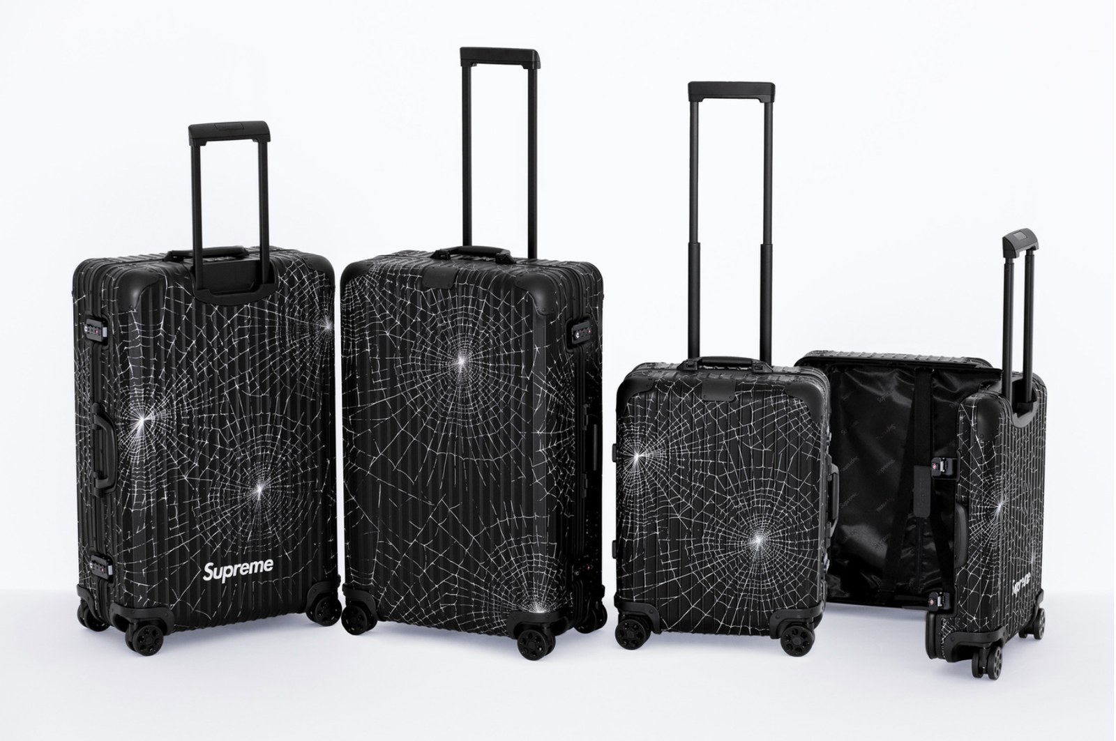 スパイダーウェブ柄が目を引くシュプリーム×リモワの新作スーツケース
