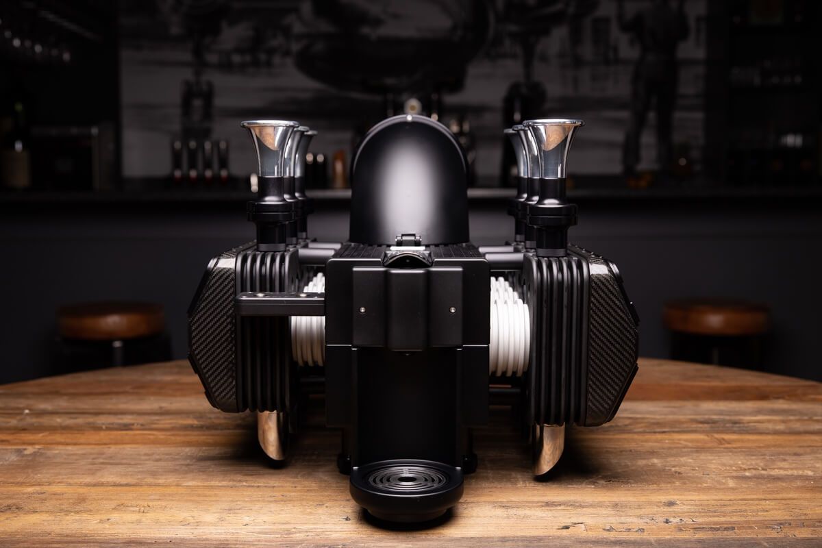 ポルシェの“フラット6”をモチーフにしたエスプレッソ・マシーン登場
