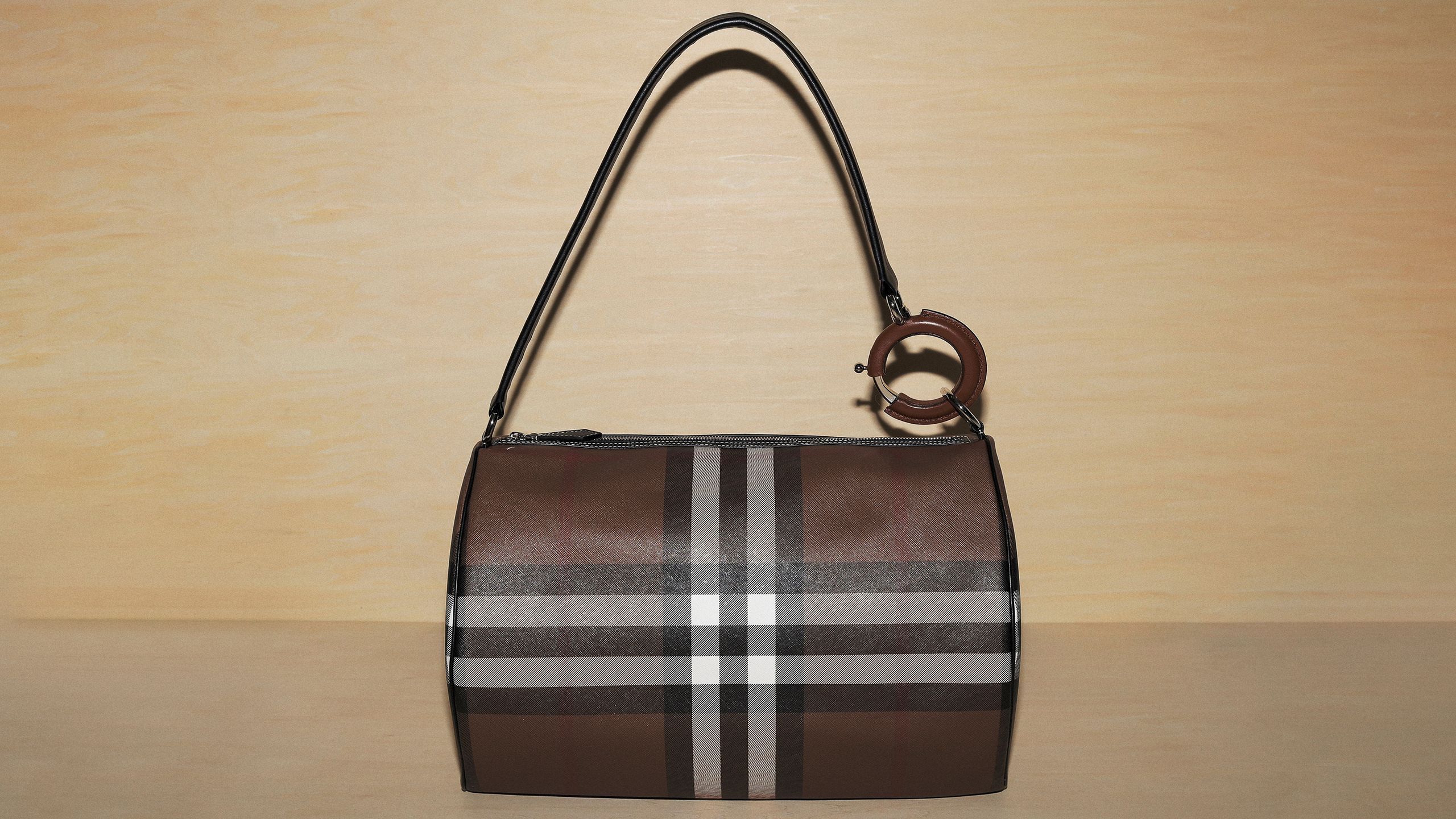 バーバリーの春夏バッグはキルトチェック柄以外もチェック！──特集