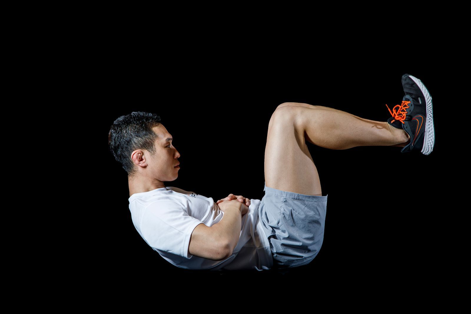 腹筋の基本はこれだ！──SIXPADインストラクターに学ぶ、自重負荷