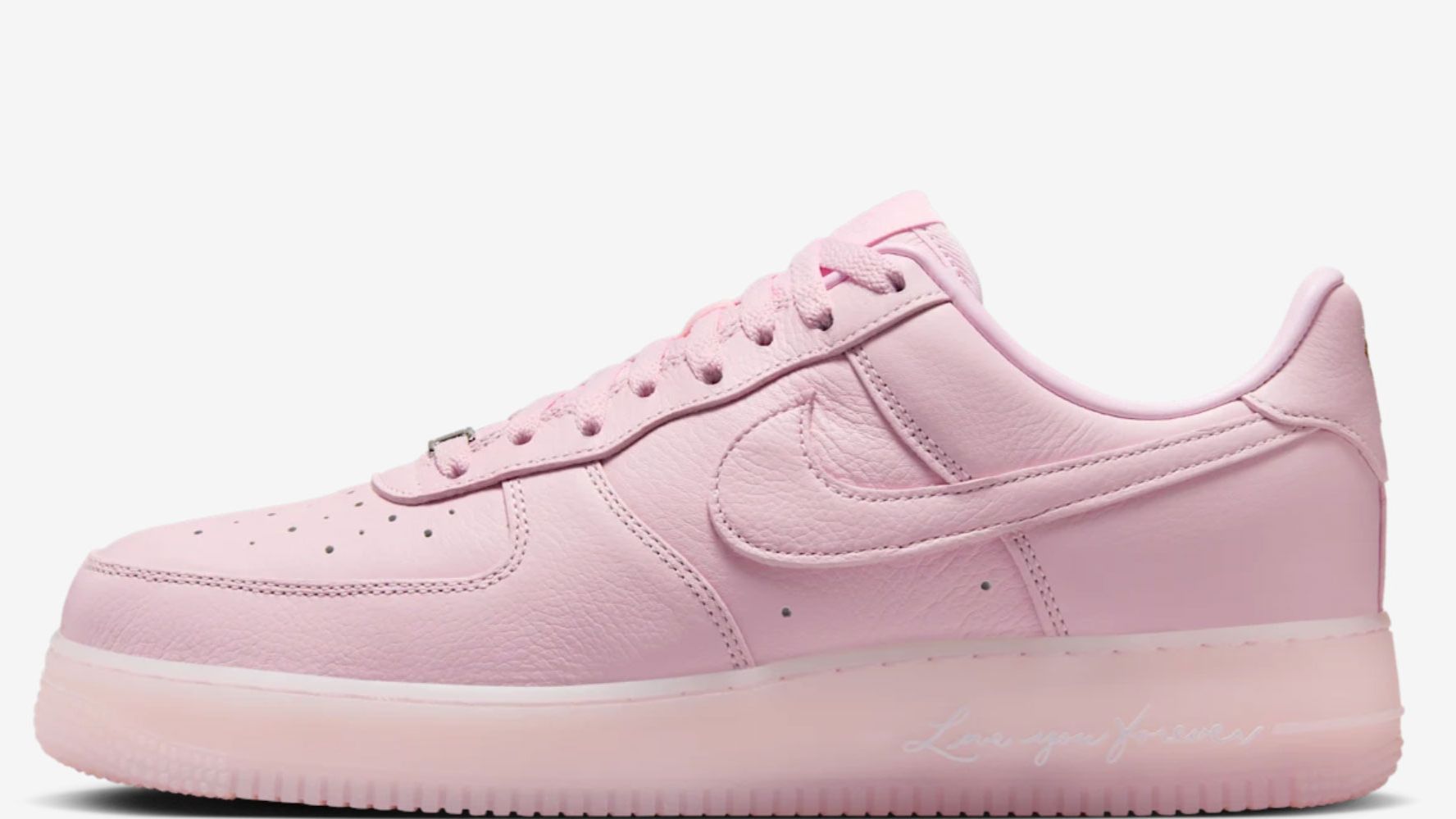 春らしいピンクを纏ったナイキ「NOCTA エア フォース 1 “Pink Foam