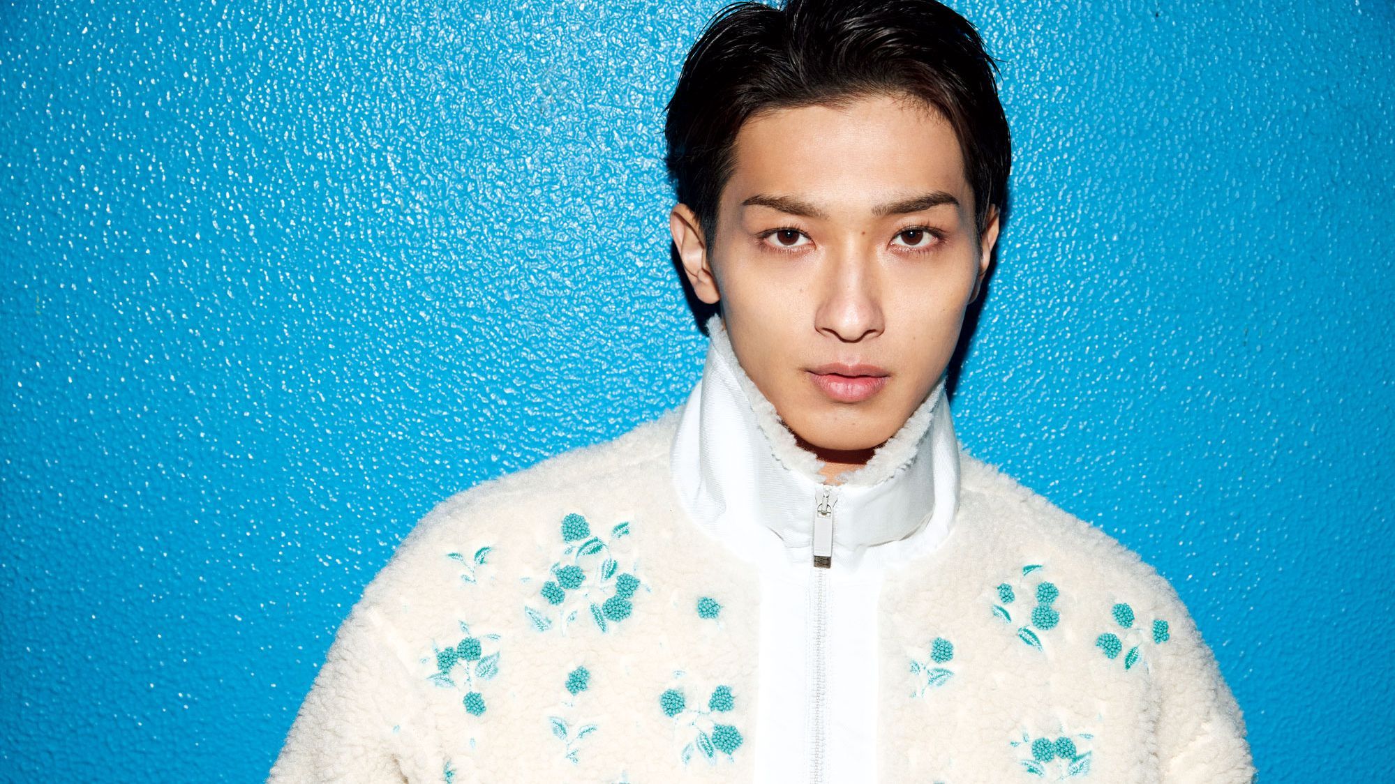 横浜流星は輝き続ける──映画『ヴィレッジ』とディオールを語る | GQ