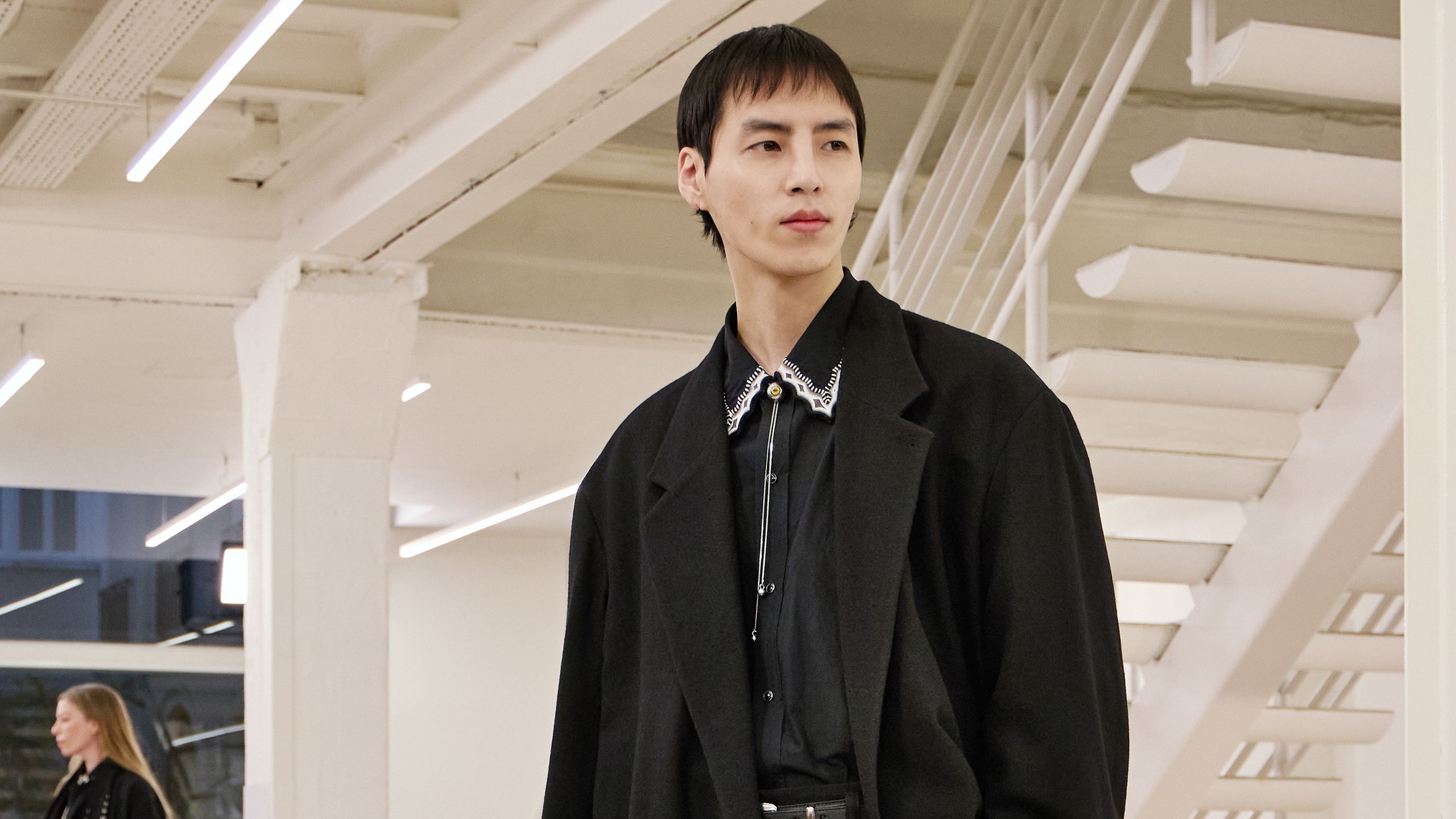 ルメールのミニマルな最新コレクション、注目のコート6スタイルを