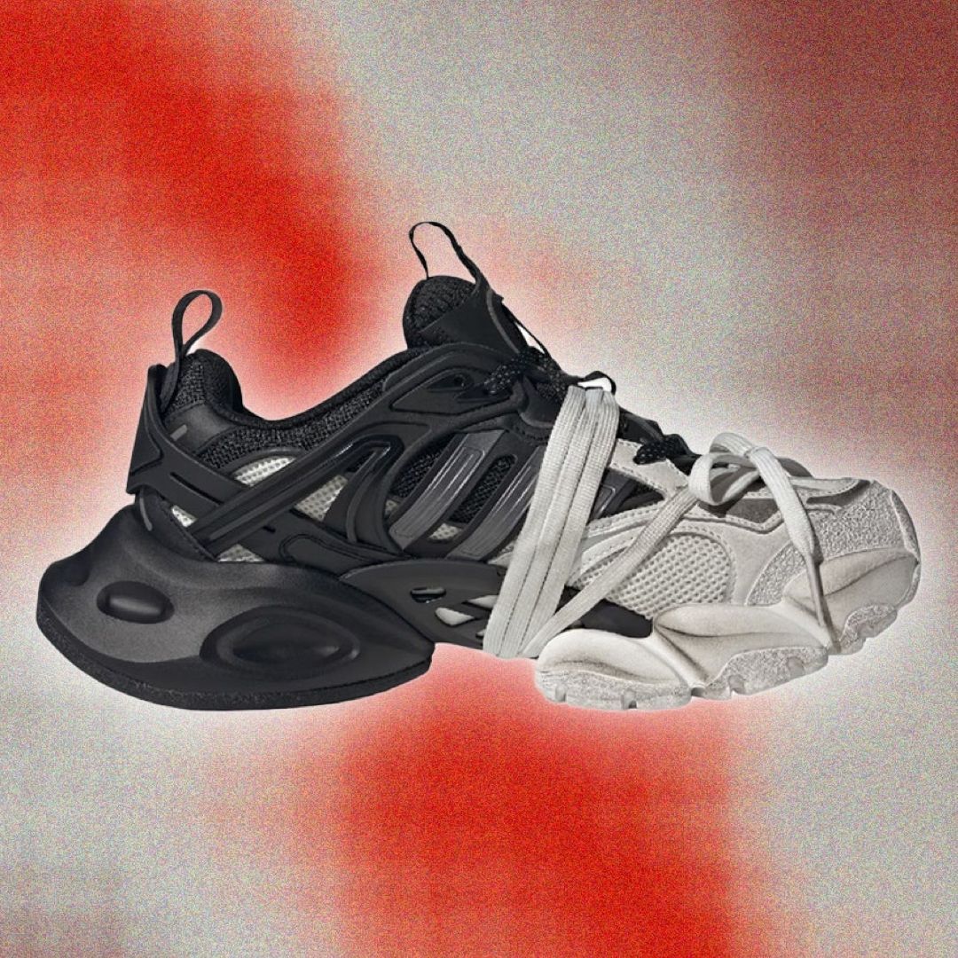 アディダス「XLG ランナー デラックス “Core Black”」は、存在感満点の