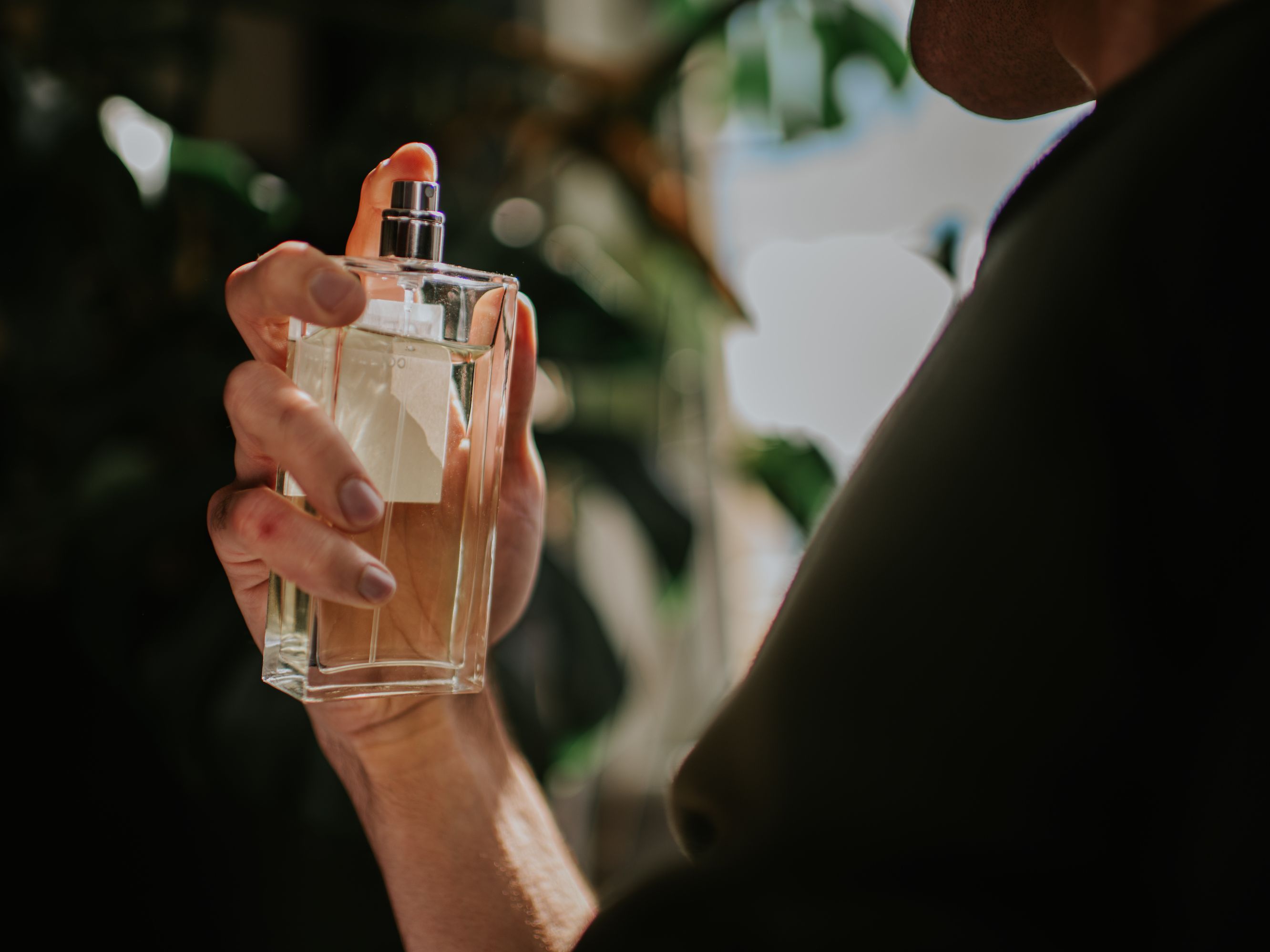 香水を付ける場所からおすすめの重ね付けまで── 専門家が伝授する