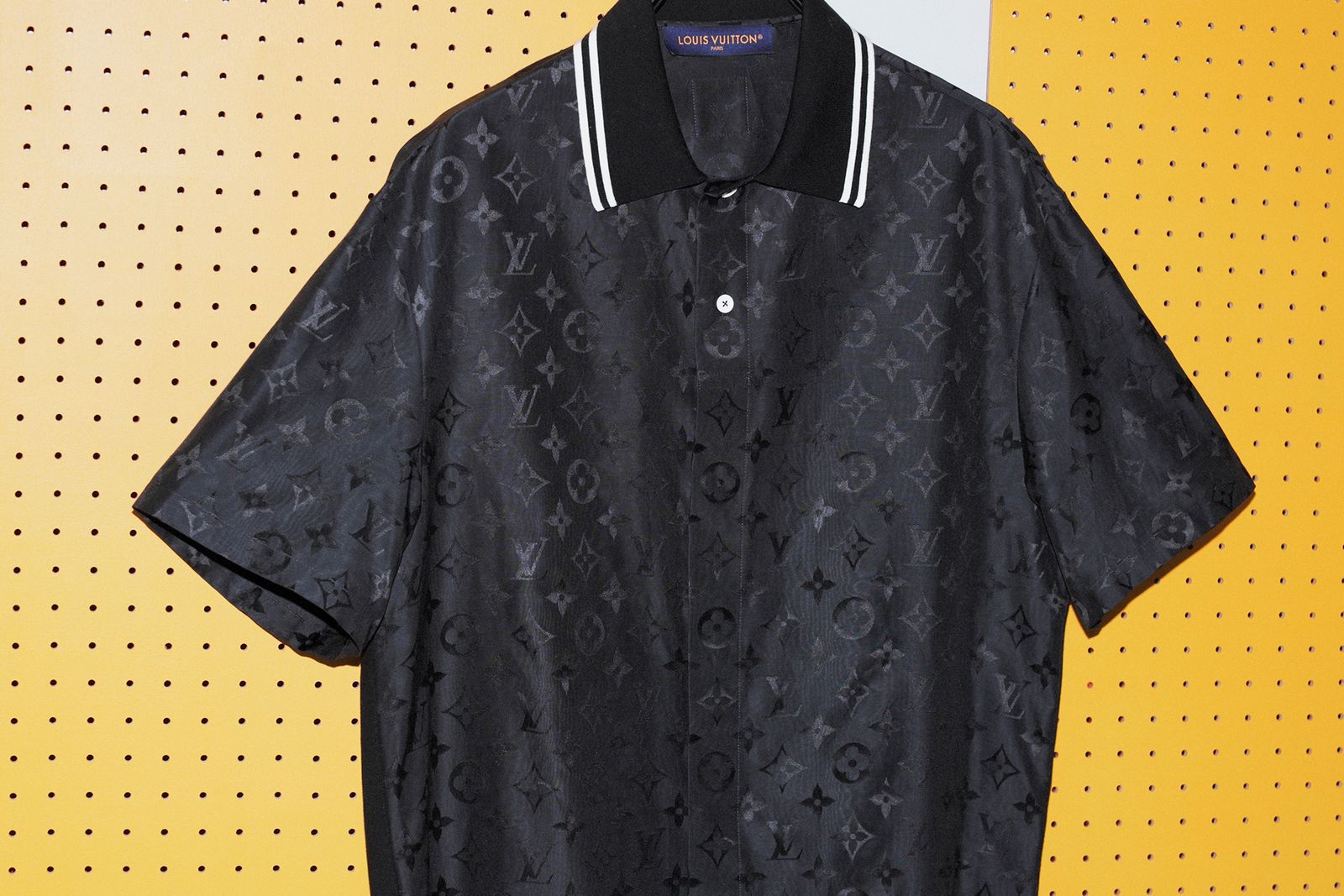 ポップに弾けるルイ・ヴィトン──特集：1枚で主役級になるシャツの