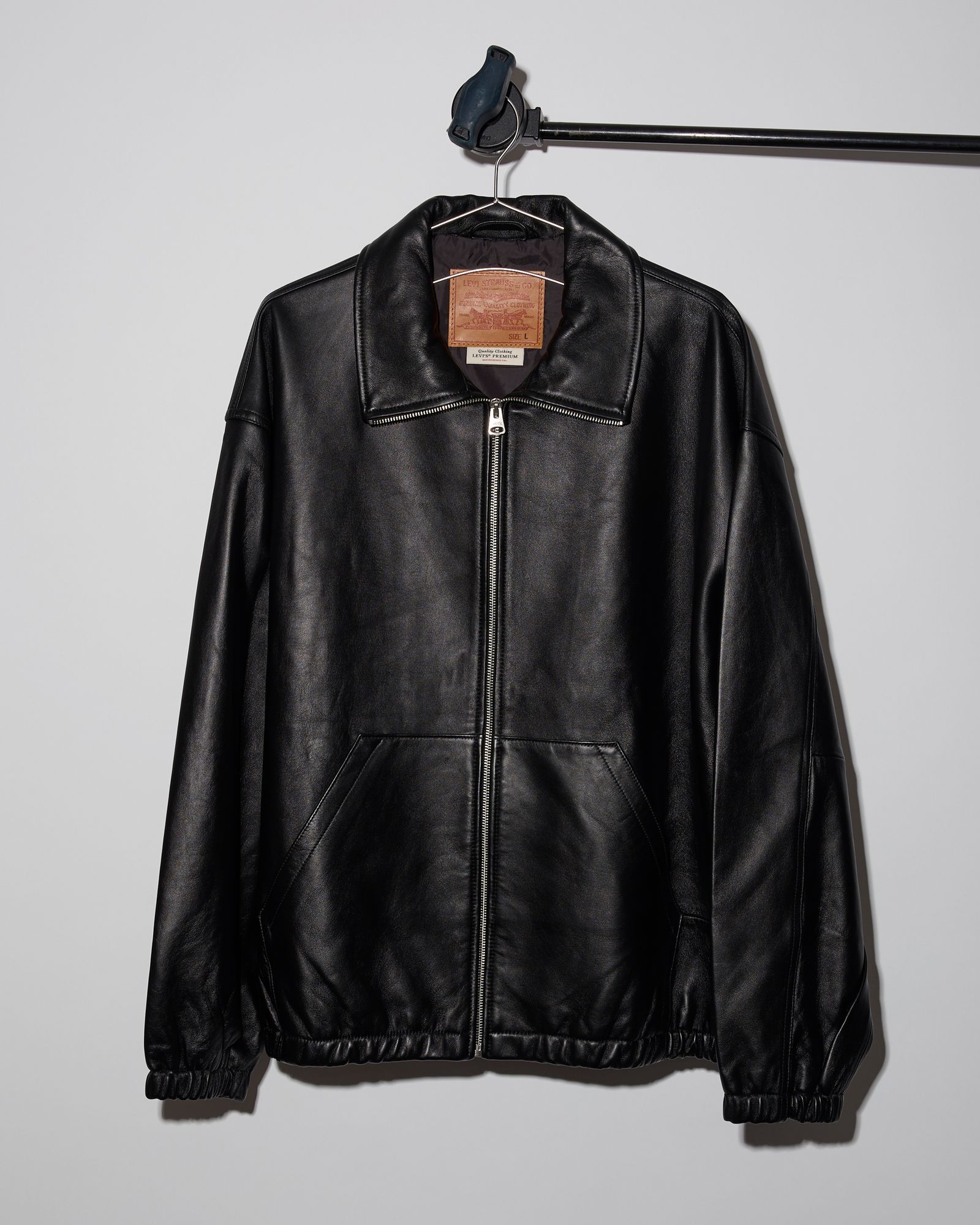 2025-26年秋冬で買うべきアウター、ブラックレザー6選──特集