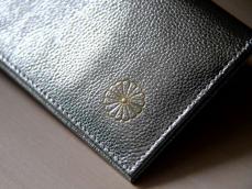 ウワサの“皇居財布”を入手！旅行用にイイ感じな長財布がたったの2000円