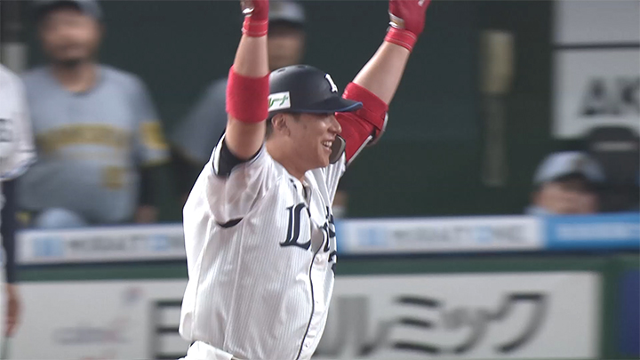 炭谷銀仁朗が決めた！ 9回に3得点を挙げた埼玉西武サヨナラ勝利｜パ