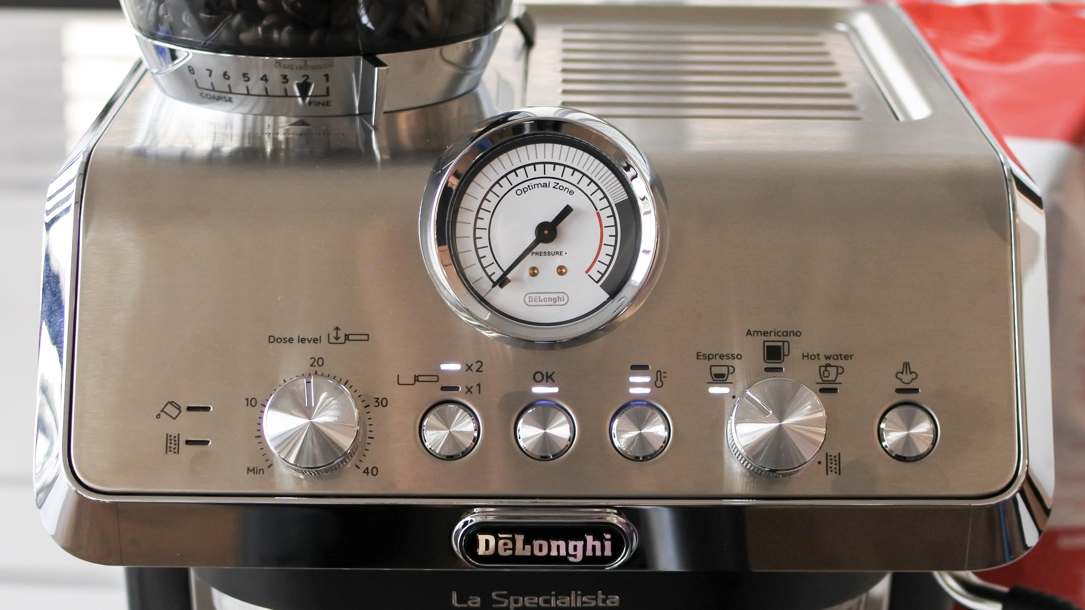 機能も味も本格的なエスプレッソマシン。操作もメンテも簡単です