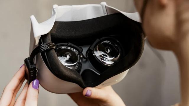 これ便利。Meta Questにアイトラッキングを追加できるセンサー