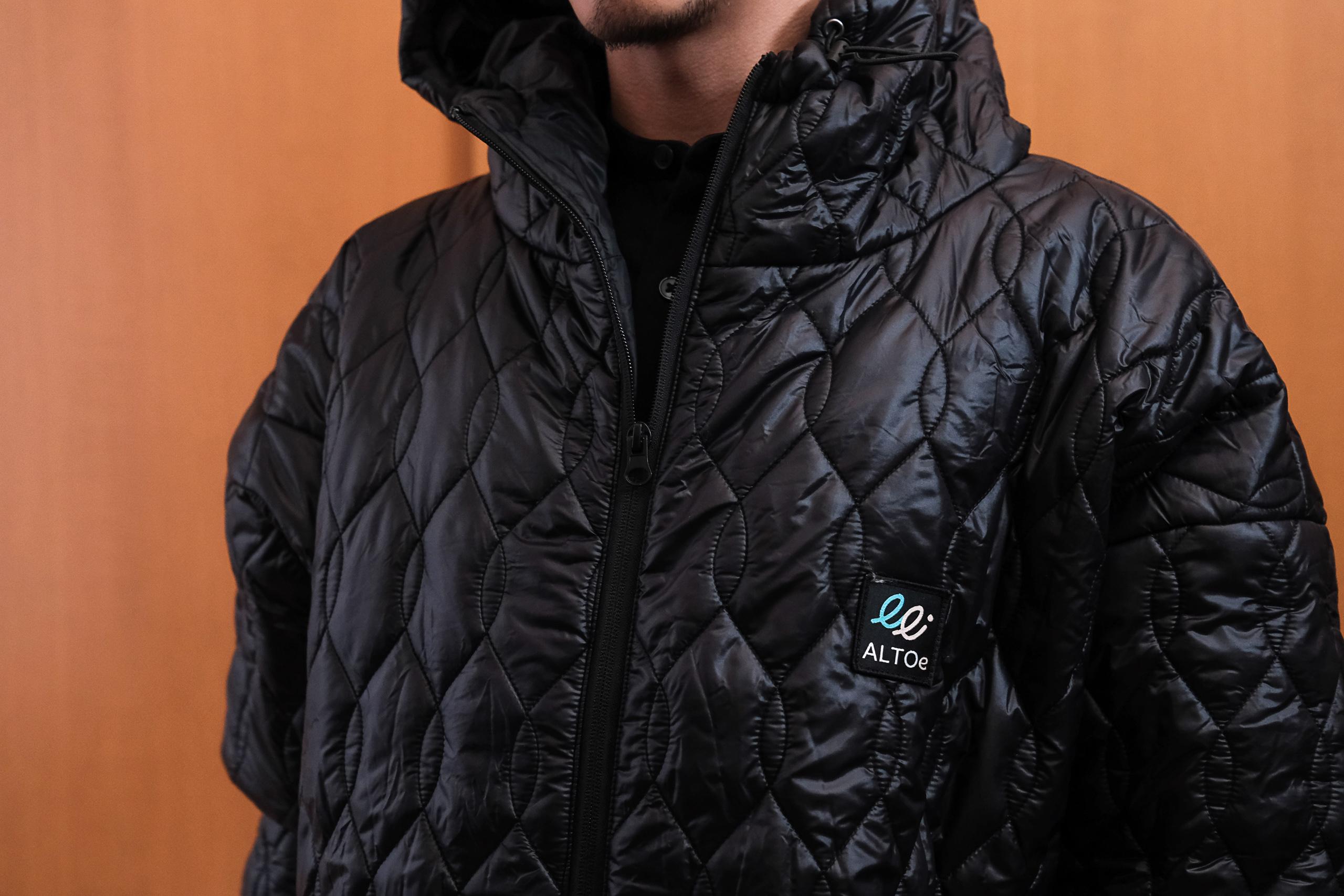 モコモコに見えて実は快適に動けます。宇宙服素材エアロゲルを使った