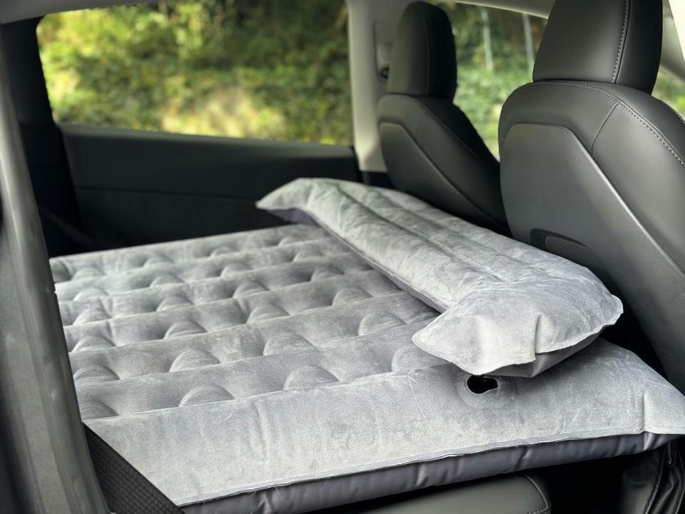 テスラの車中泊をもっと快適に！ わずか60秒で設置できるモデルY専用