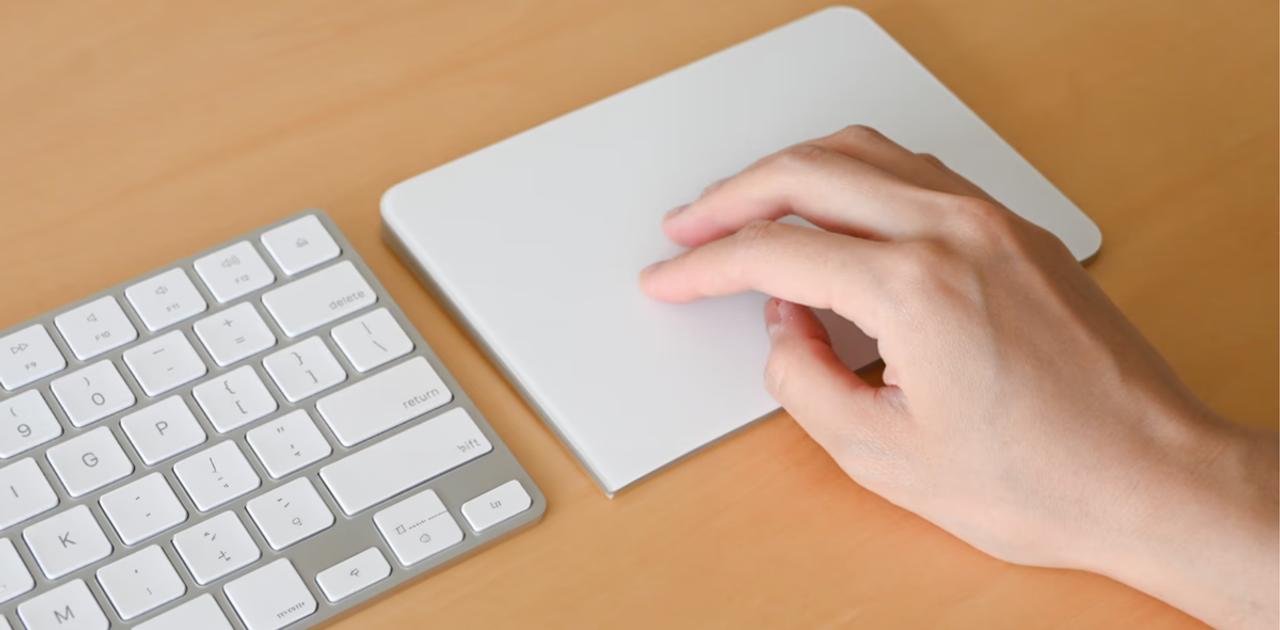 Appleの｢Magic Trackpad｣で、狭い机でも快適に作業できるようになった