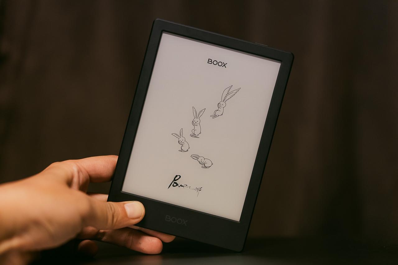 絶妙サイズのE Inkタブレット｢BOOX Poke4 lite｣で電子書籍の山が崩れて