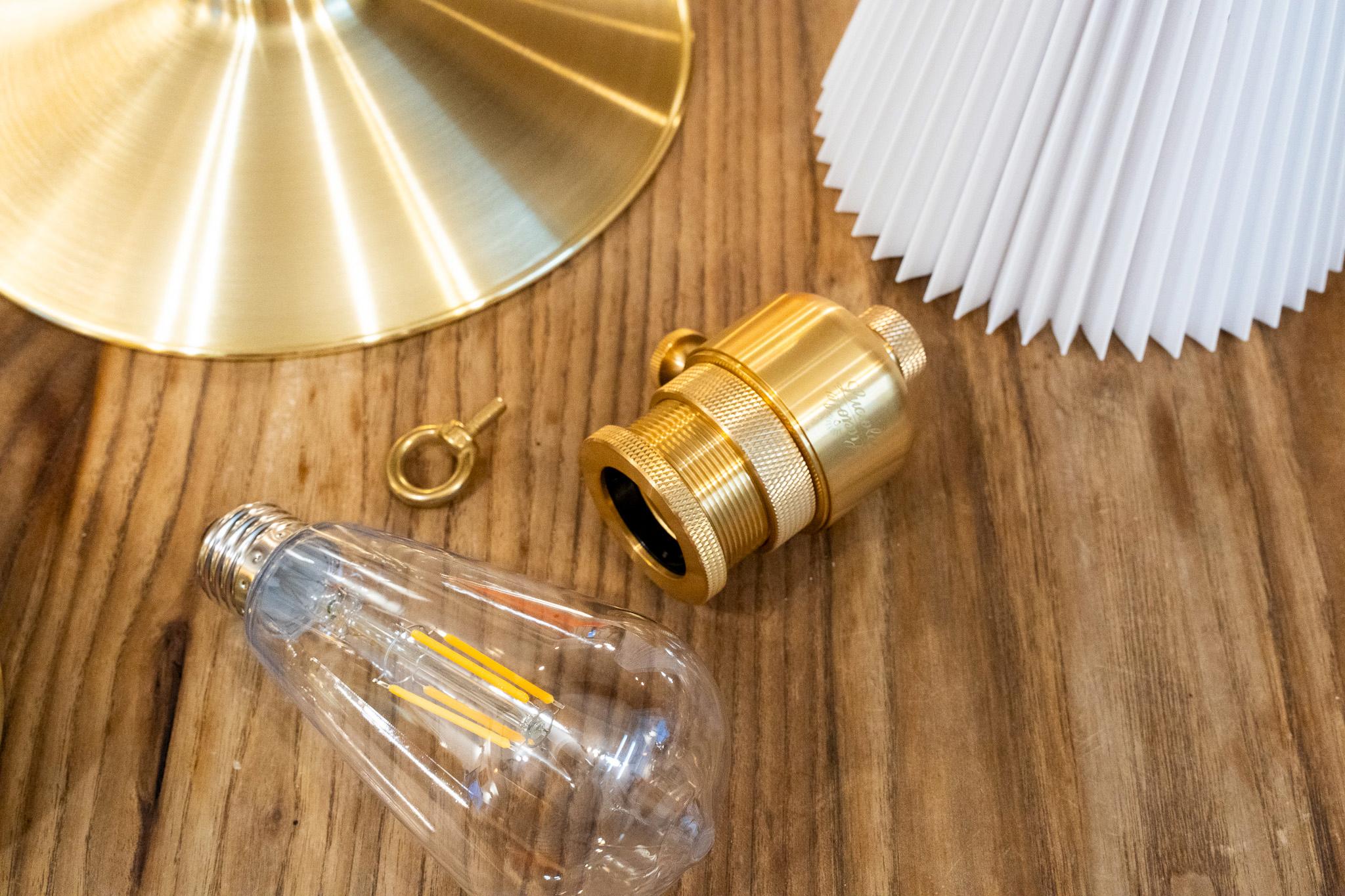 真鍮製でスタイル自在！ “ホタルモード”を搭載したLEDランタンの新定番